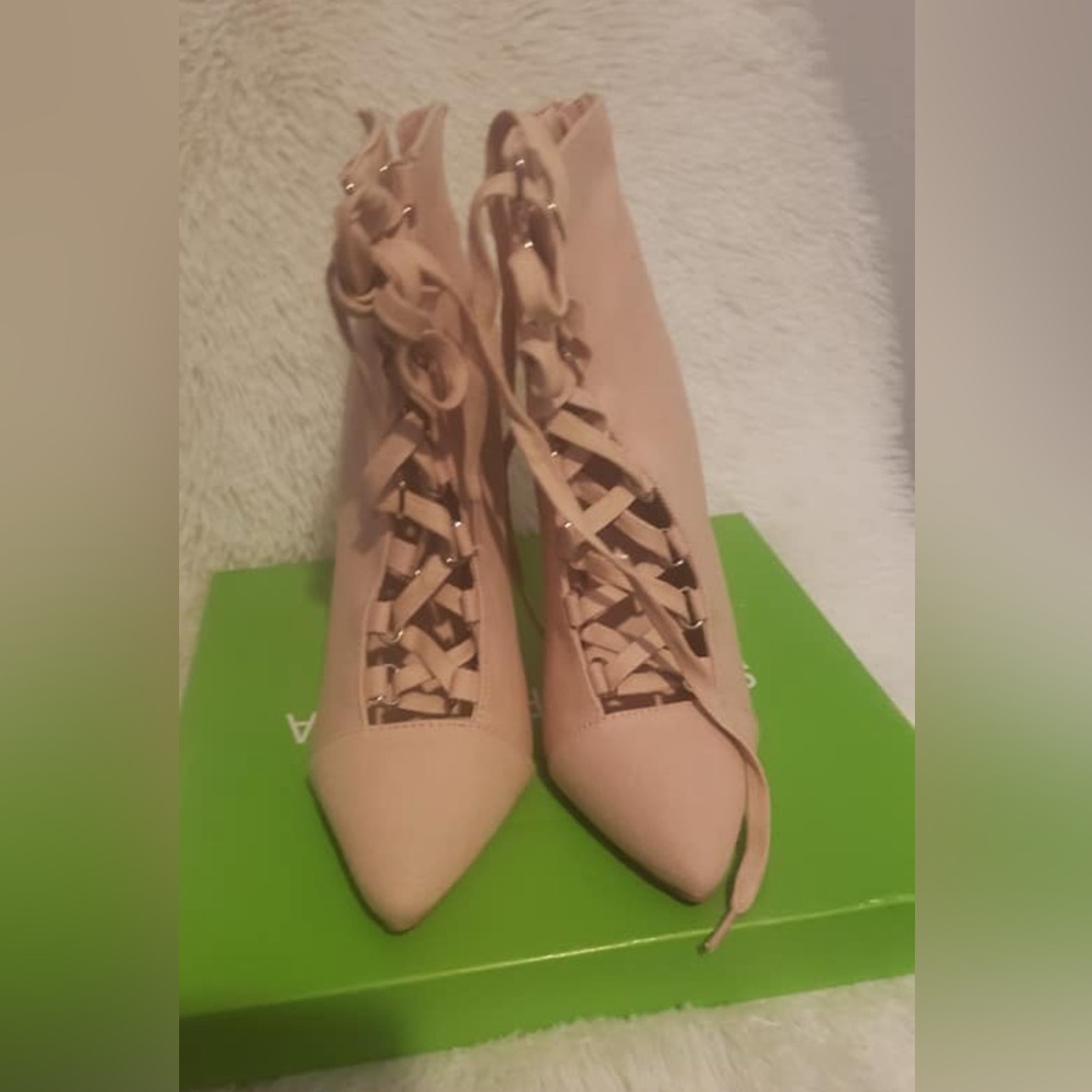 Women's Boots Pink

Size 7